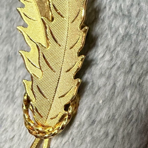 Two leaf lined gold ringed pin - Picture 4 of 7